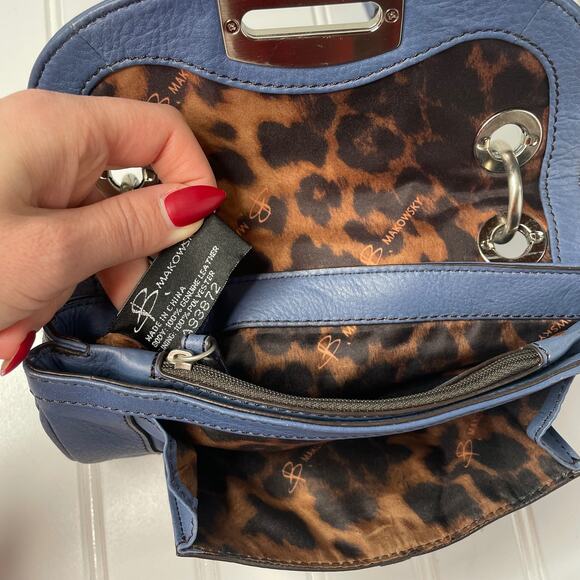 B. Makowsky Women’s Blue Leather Square Shape Zipper Shoulder Strap Purse - Picture 4 of 9